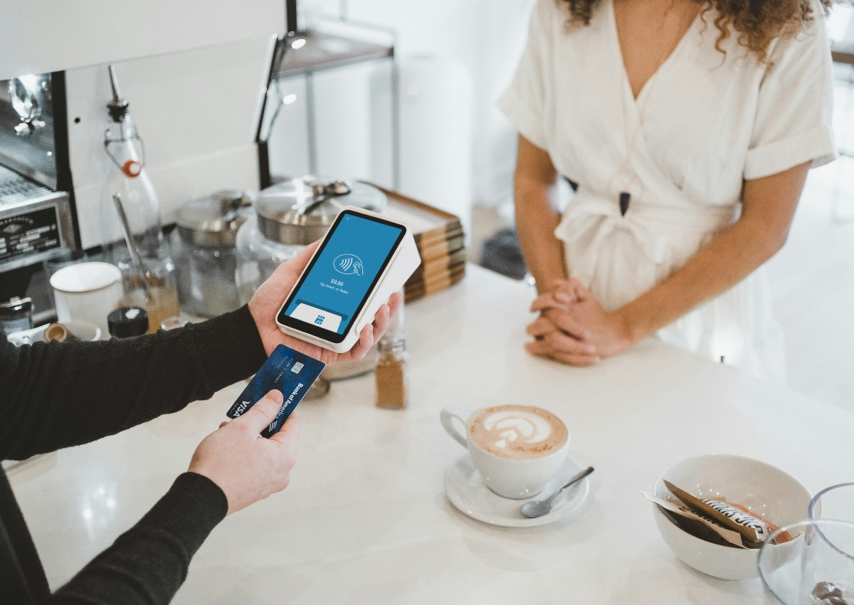 Cash or credit cards: Which is better to use when travelling?