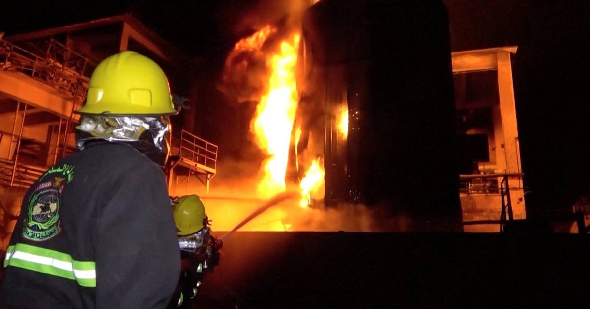 Israel strikes Yemen's Hodeidah Port after Houthi attack on Israeli airport