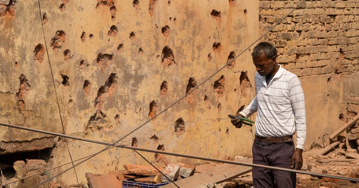 Military officials of India and Pakistan to discuss next steps, India says, as ceasefire holds