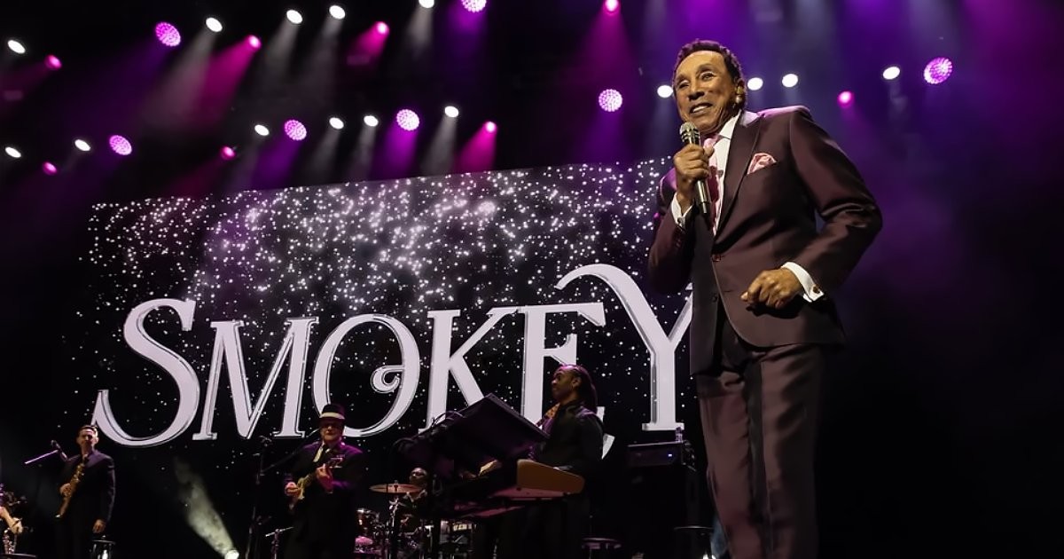 Smokey Robinson accused of sexual assault by 4 former employees