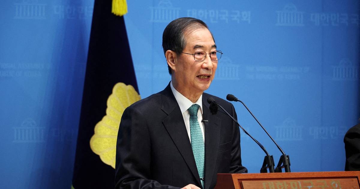 South Korea police impose travel ban on former PM Han and ex-finance minister Choi
