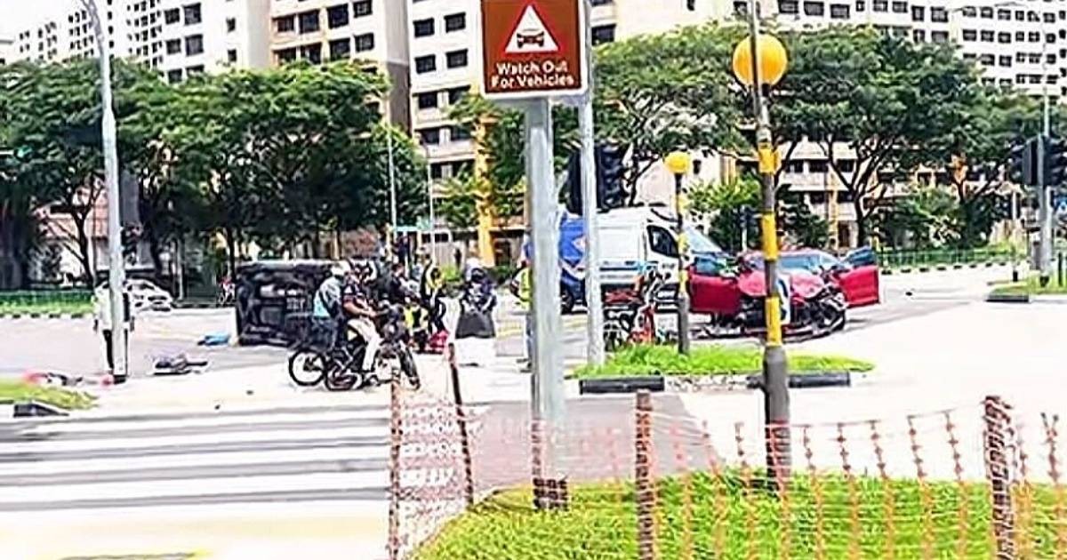 6-year-old girl among 4 taken to hospital after van and car collide in Bukit Batok