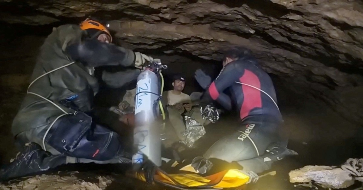 Rescuers pull 4 from flooded cave in Laos, 2 still missing
