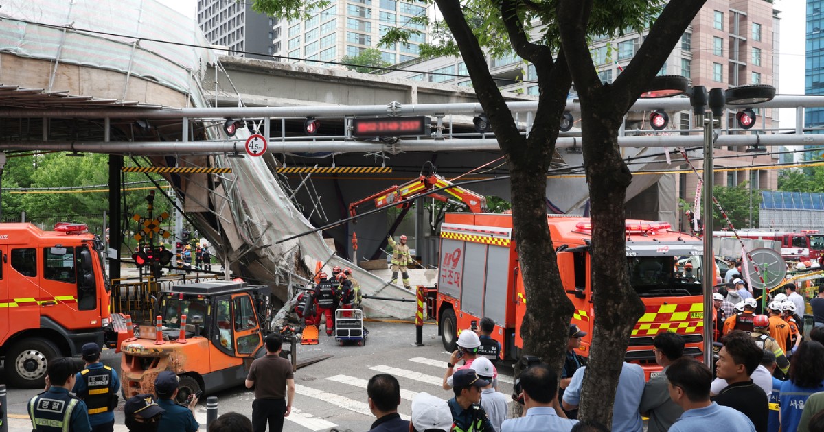 South Korea overpass collapse kills 2 people, injures 4, officials say