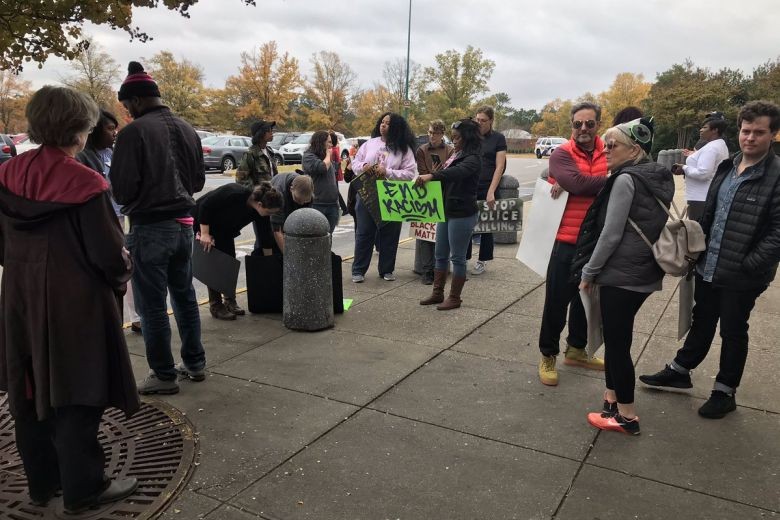 Police likely killed wrong man responding to US mall shooting