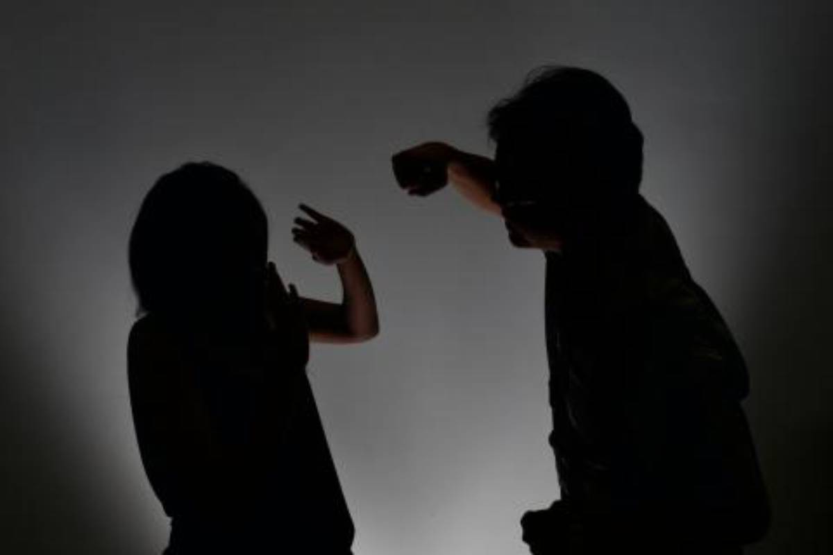 Singaporean man pleads guilty to punching wife at LRT station
