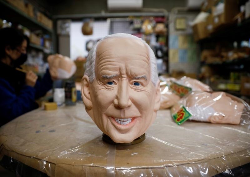 Coronavirus: Japanese mask maker dumps Trump, embraces Biden
