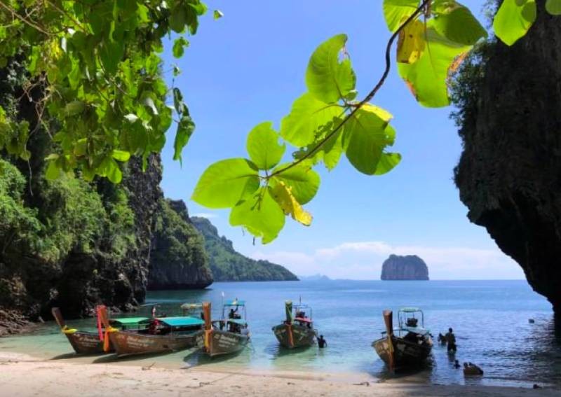 Thailand sees first trickle of tourists in October as coronavirus curbs ease