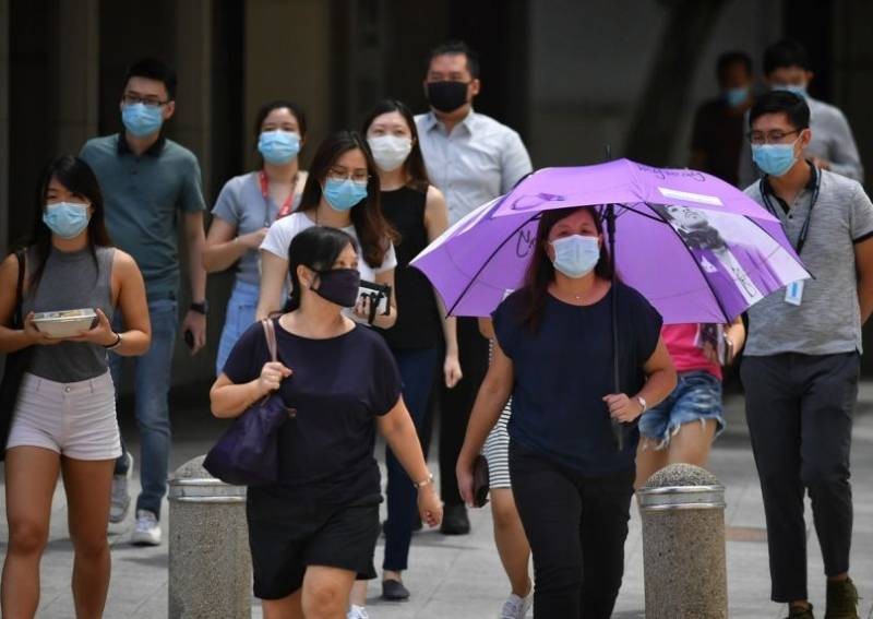 Civil servants will receive 1-month year-end bonus; those in junior grades will get additional $500