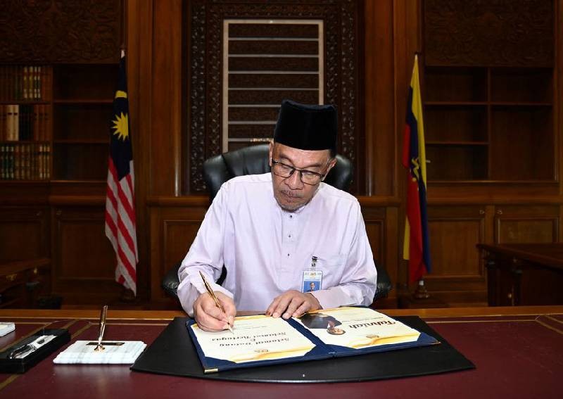 Malaysia's Anwar begins work as PM after polarising election