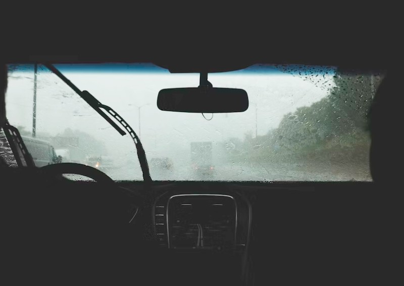 How to drive safely in rain and floods
