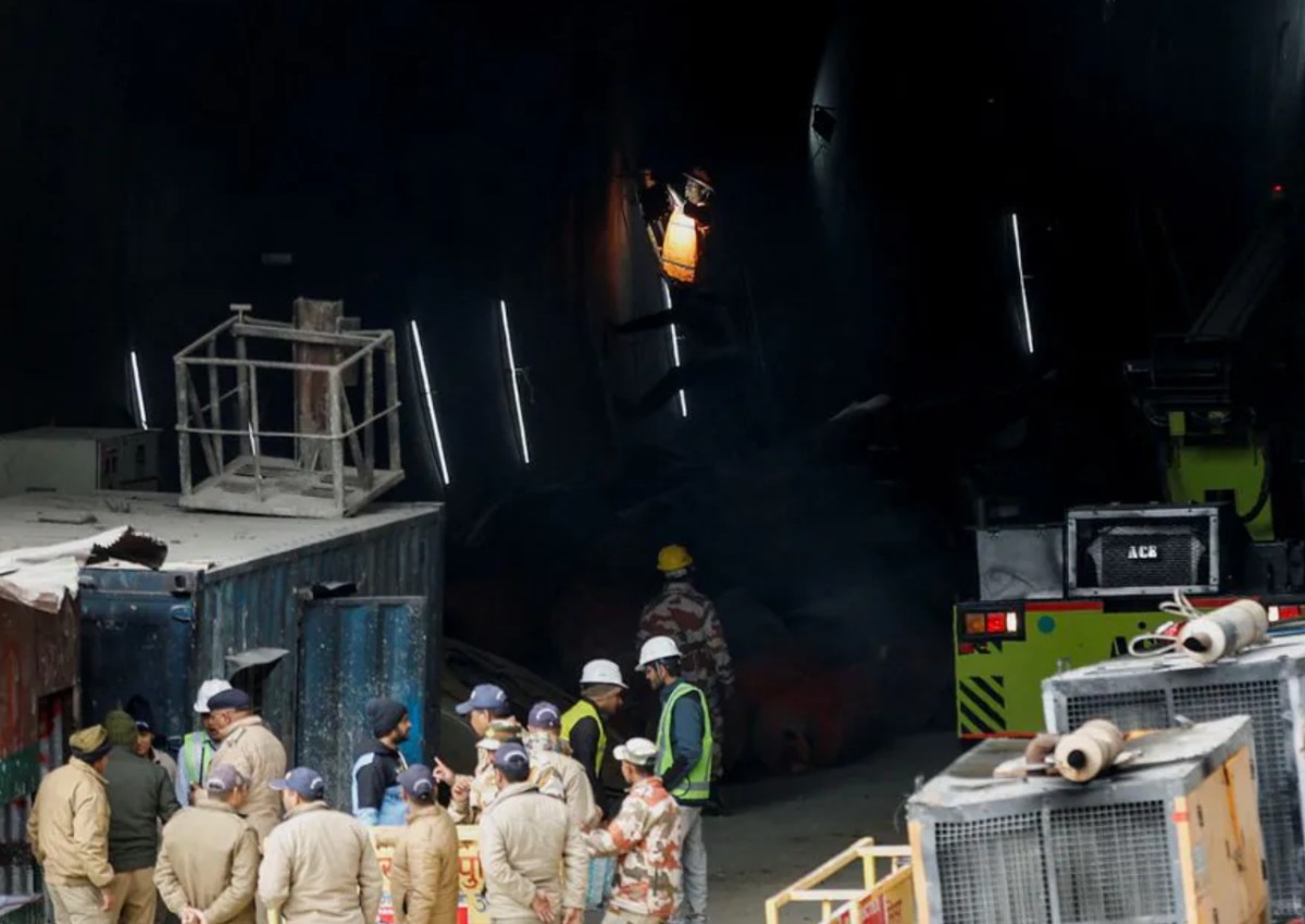 Indian rescuers break through tunnel debris to evacuate trapped workers