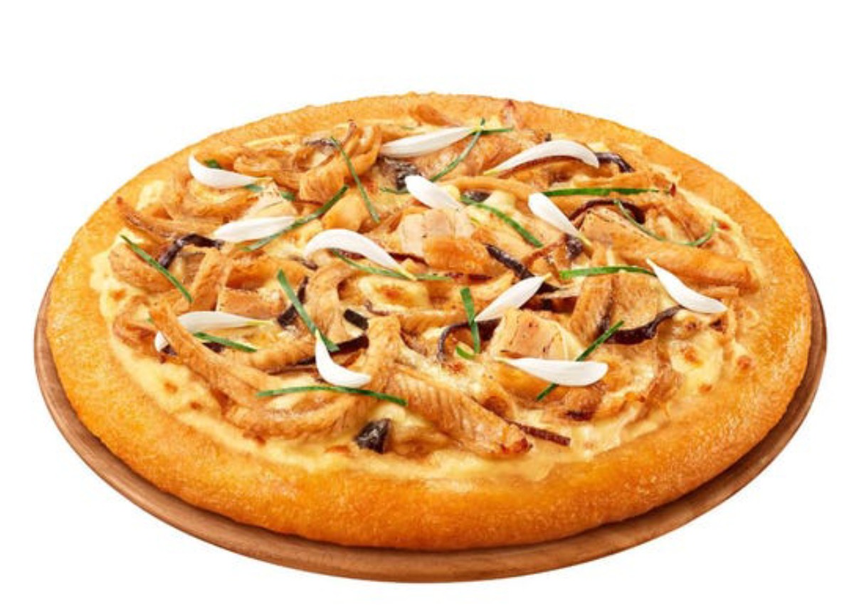 Dare to sss-sink your teeth into this? Hong Kong's Pizza Hut releases a new snake meat pizza