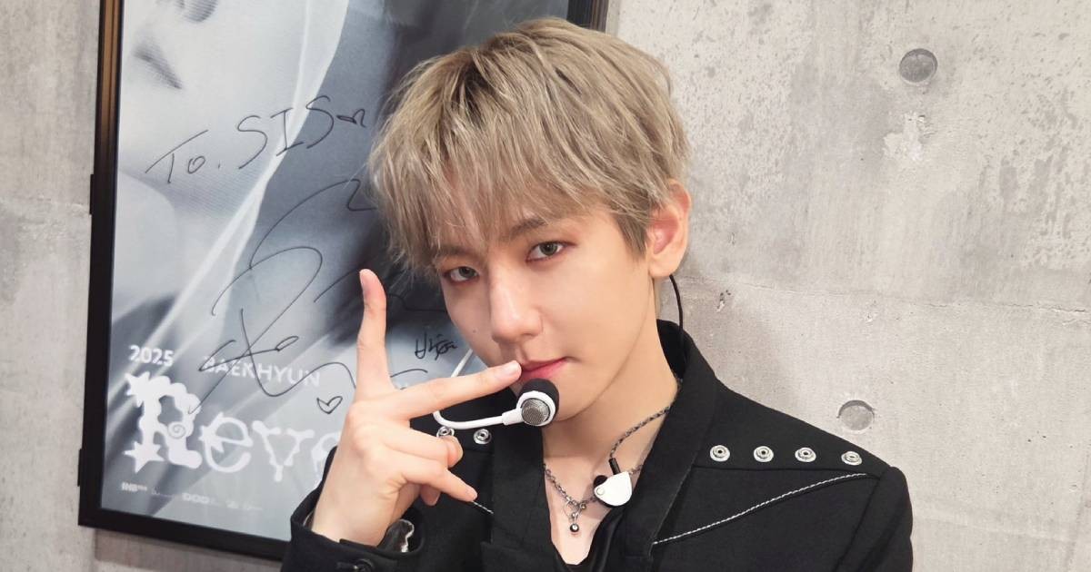 Baekhyun was adorable in Singapore concert, even when he tripped on stage