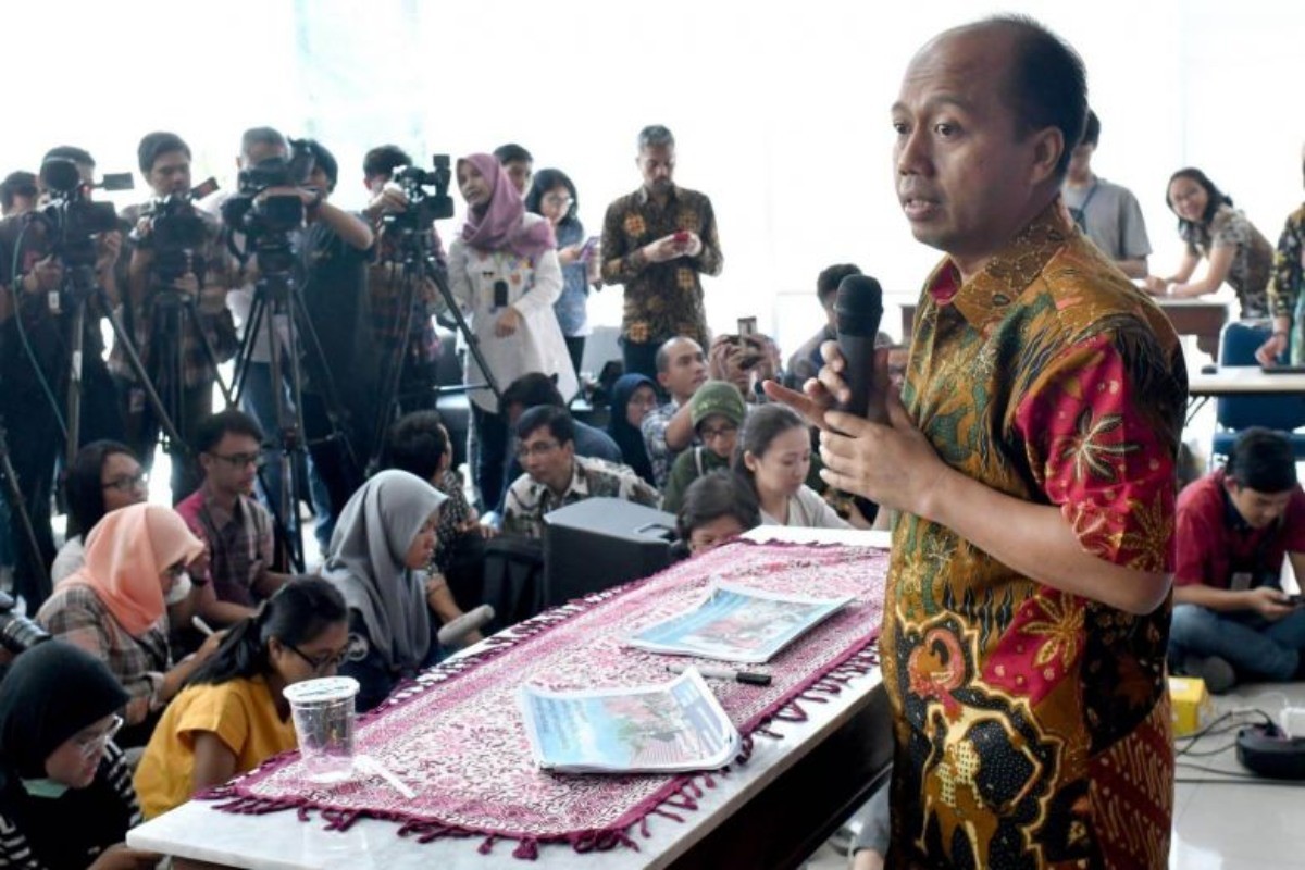 Dying of cancer, but Indonesia's disaster spokesman battles to tell world about quake-tsunami