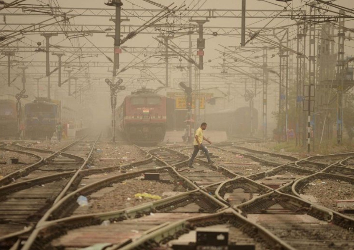 Firecrackers and reluctant authorities: Indian capital's smog set to worsen