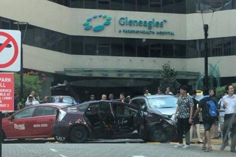 1 dead, another taken to NUH after 4-car accident outside Gleneagles Hospital entrance