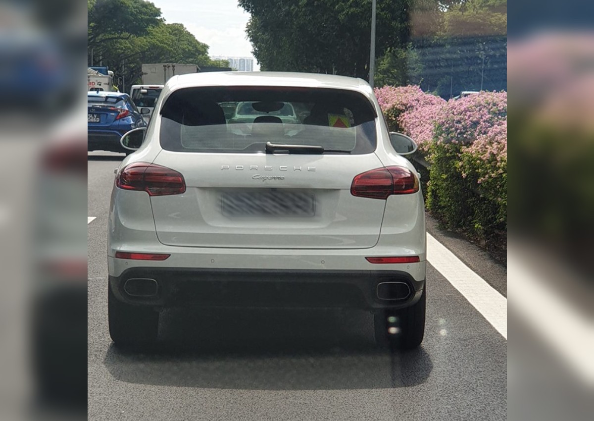 Porsche car allegedly refuses to give way to ambulance