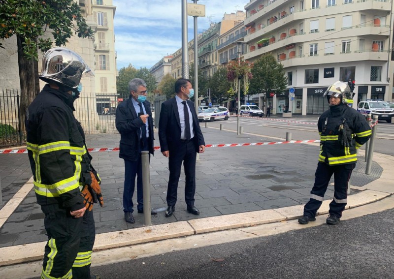 3 dead as woman beheaded in knife attack at French church