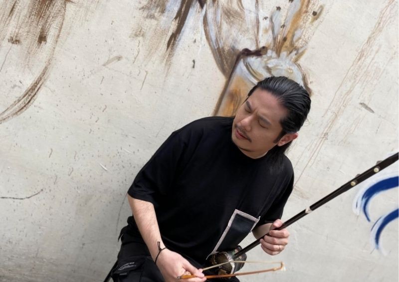 Meet the erhu musician who covers popular tunes like Good 4 U and the Rick and Morty theme song on TikTok