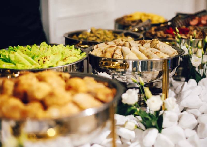 The 12 unspoken rules that you should not break at a buffet