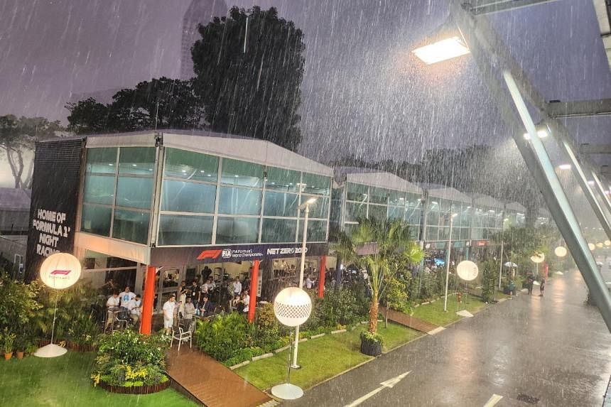 Heavy rain delays start of F1 Singapore Grand Prix