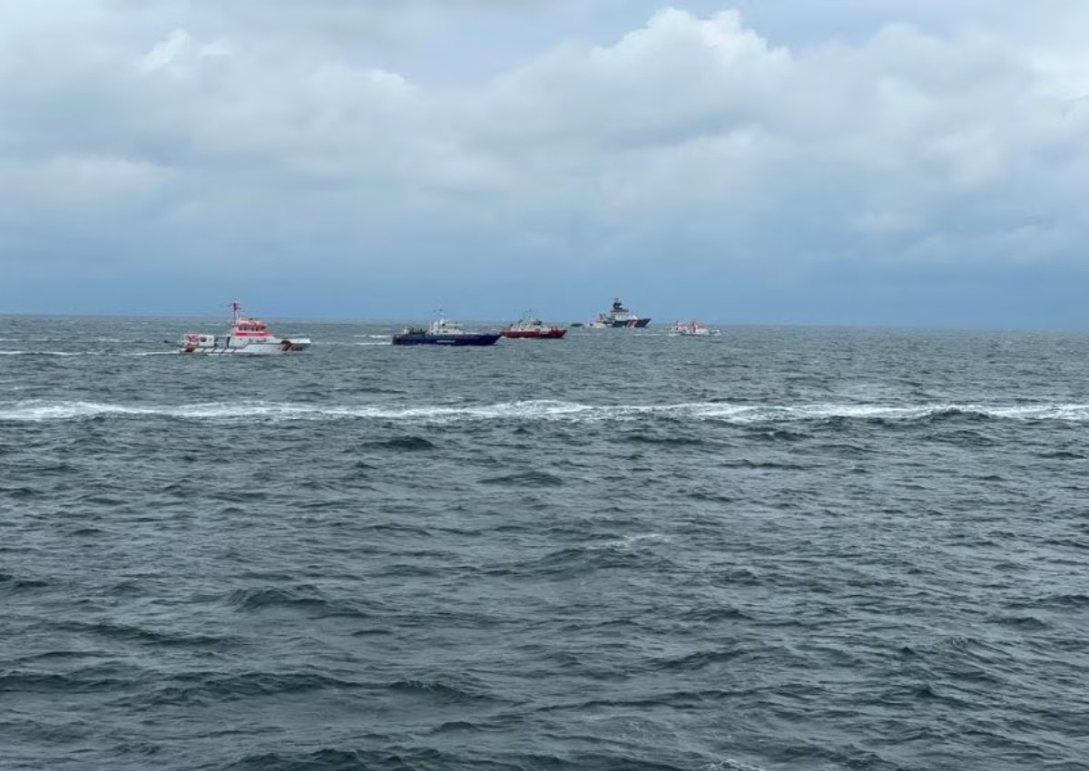 1 dead, 4 missing after freighters collide in North Sea