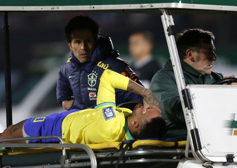 Neymar injured as Brazil lose 2-0 in Uruguay