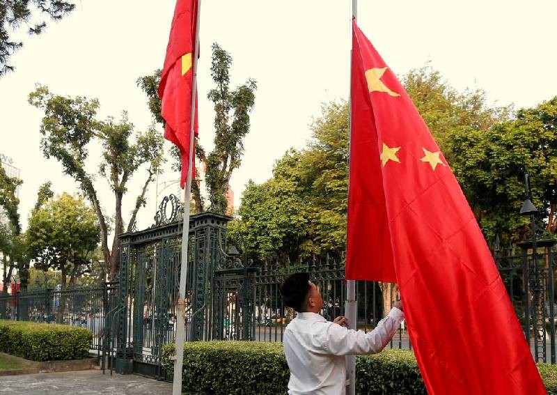 China’s Xi tells Vietnam not to forget roots of their friendship