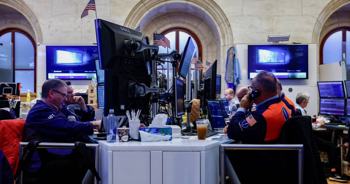 World shares, euro slide as high oil prices, fiscal worries linger