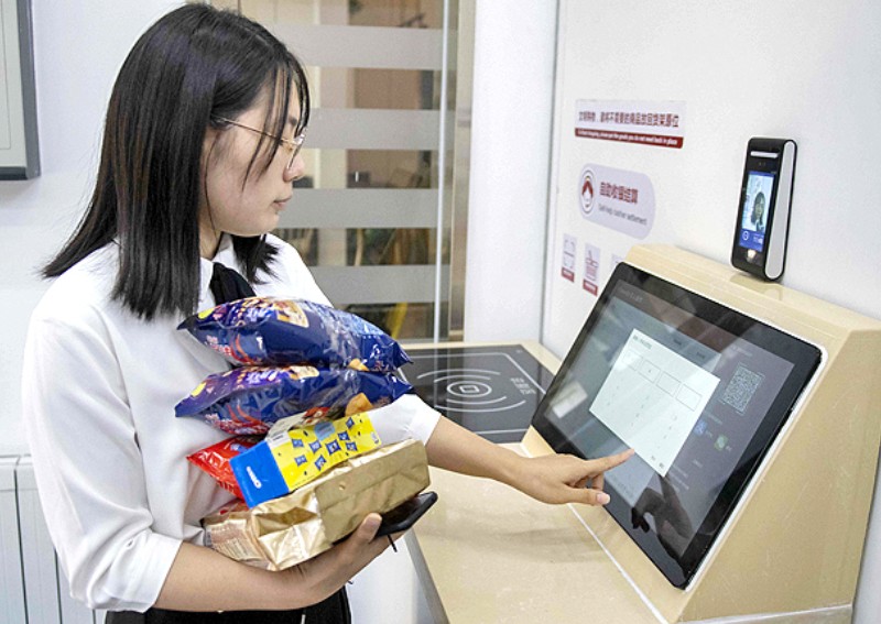Chinese shoppers adopt facial payments in cashless drive