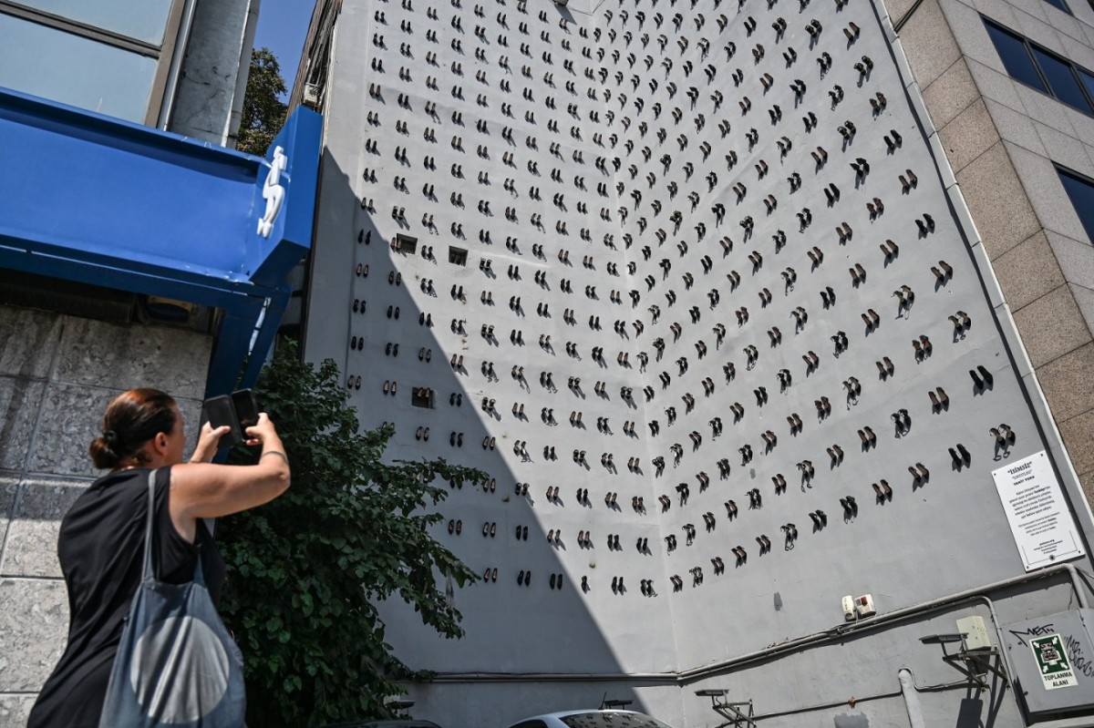 Artist displays 440 pairs of high heels for women murdered in Turkey in 2018