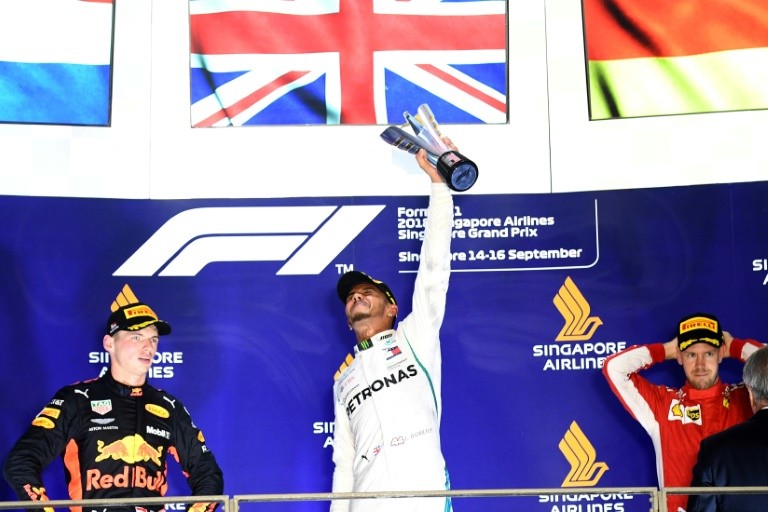 Lewis Hamilton eyes Singapore F1 hat-trick through the haze