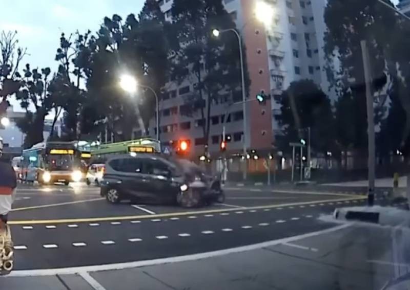 Who's in the wrong? Collision with car sends motorcyclist flying at Choa Chu Kang