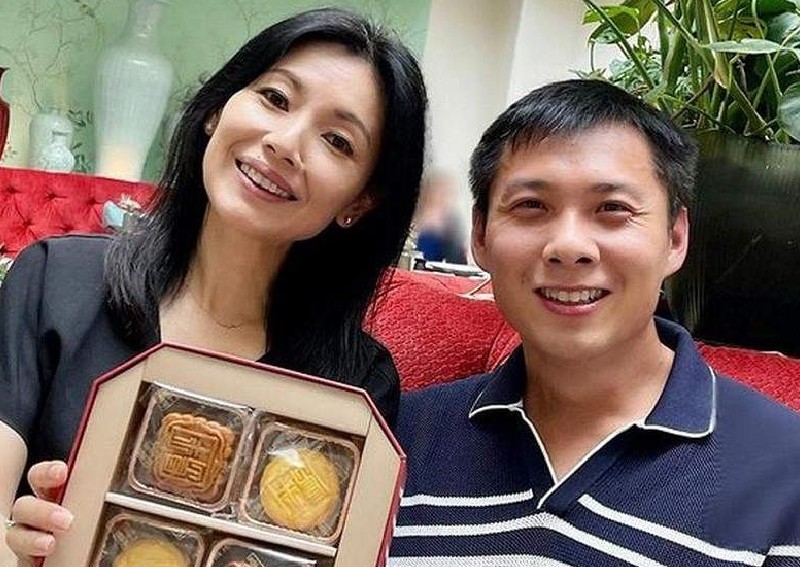 Special delivery: Director Anthony Chen's luggage didn't arrive but his mooncakes for Sharon Au made it