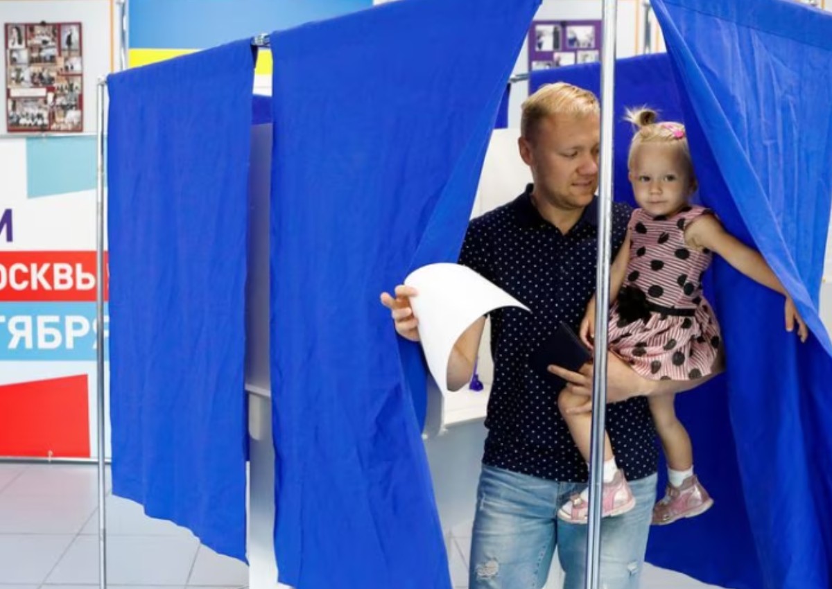 Russian regional vote delivers strong result for Putin amid claims of rigging