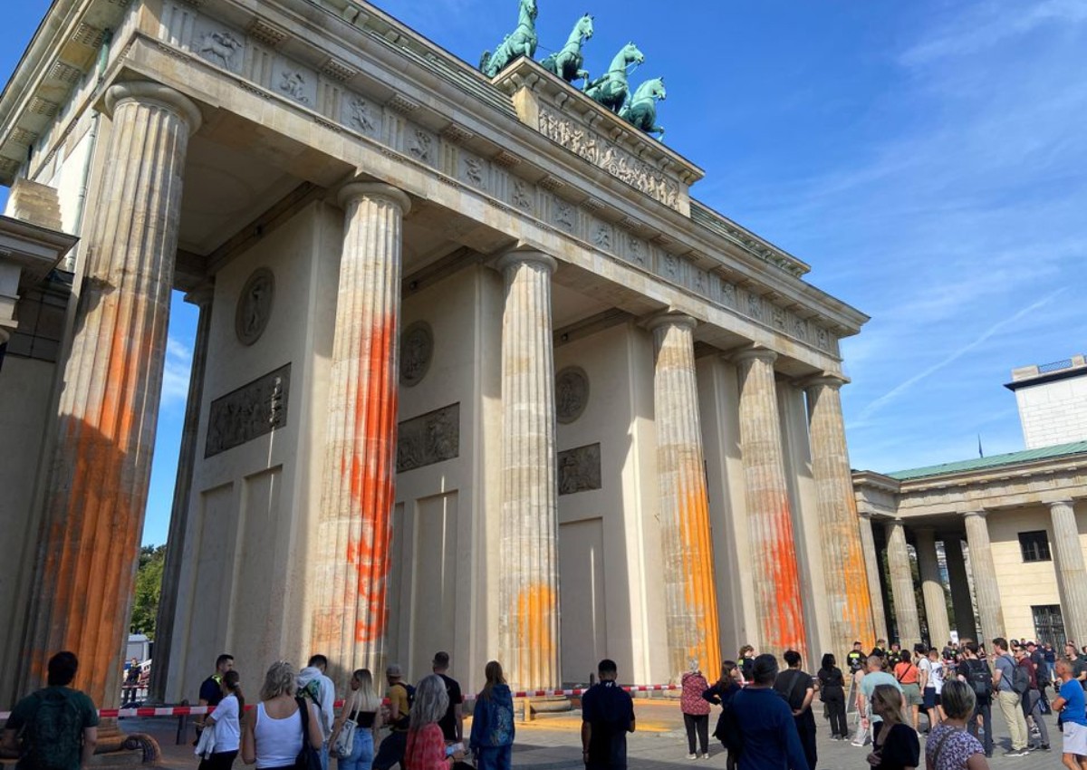 Berlin's Brandenburg Gate spray-painted by climate activists