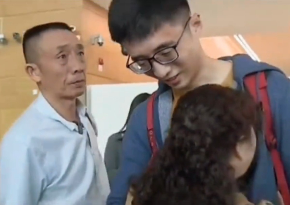 Chinese man abducted to Singapore as a child reunites with birth parents 28 years later
