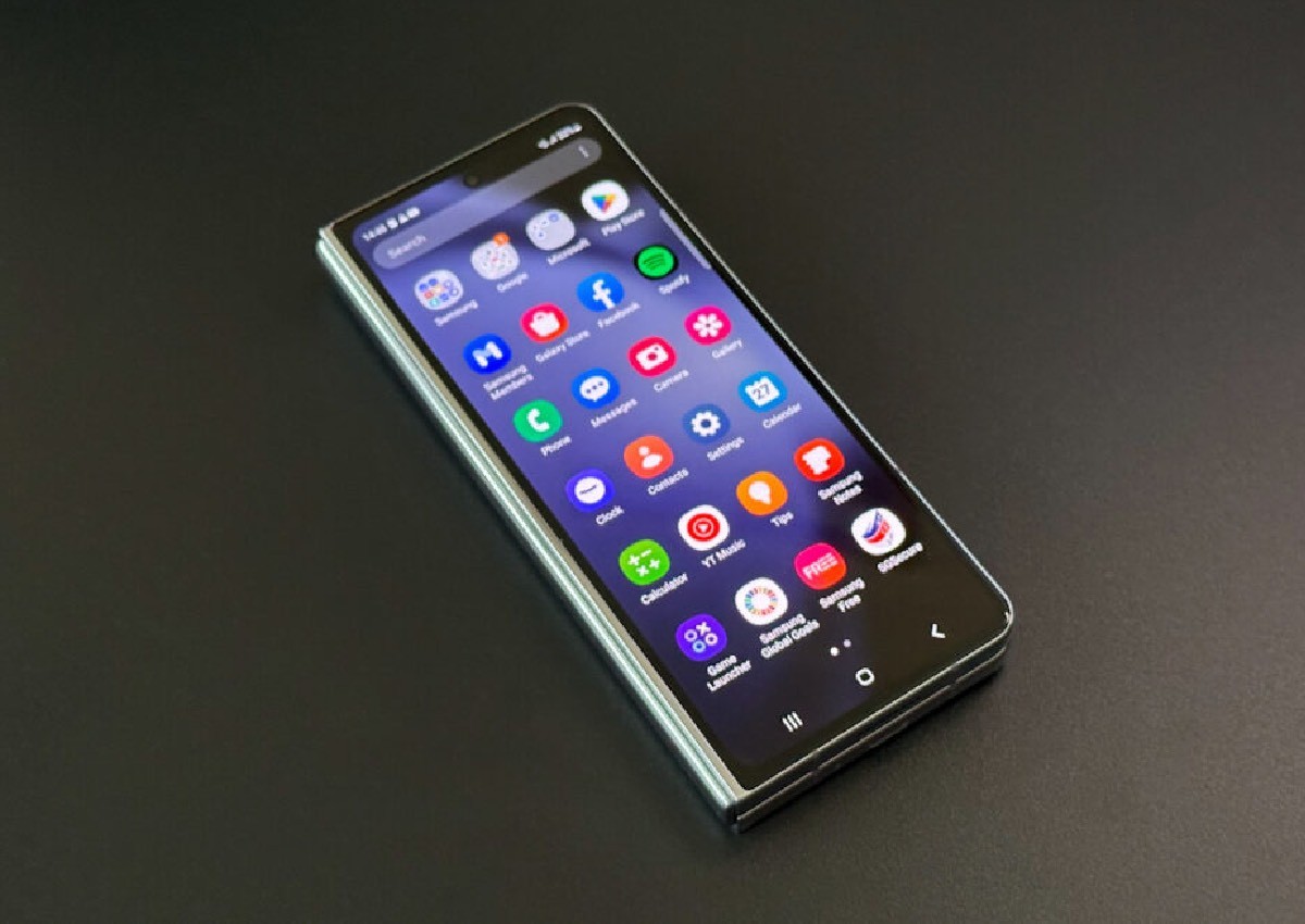 'Adept at work and play': Uncle reviews the Samsung Galaxy Fold 5