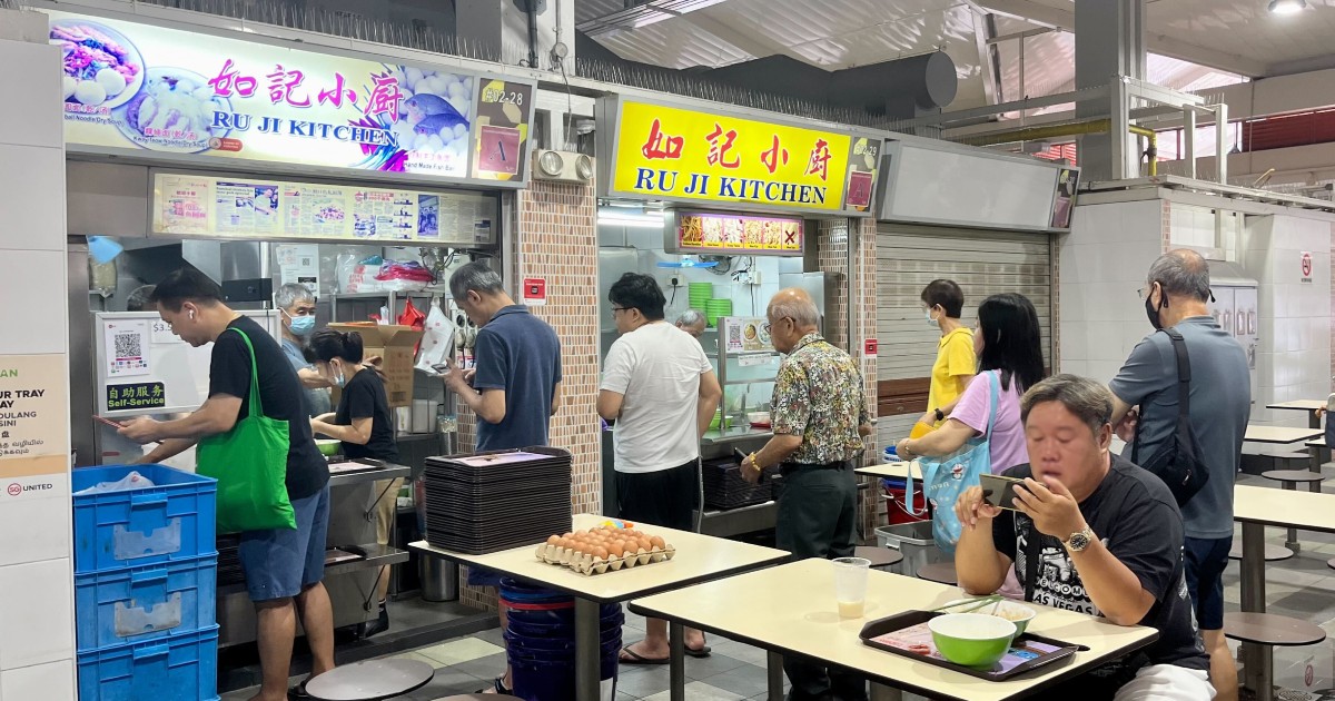 'They must be very brave': Holland Drive hawkers baulk at record-high $7,000 bid for stall