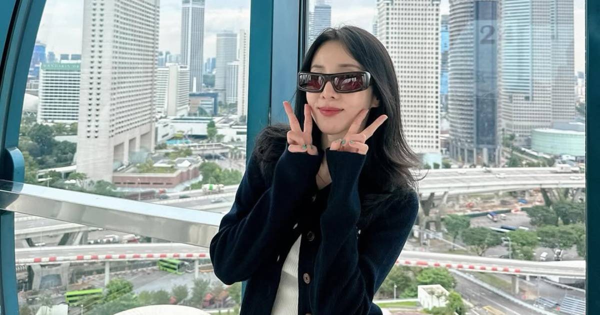2NE1's Dara visits multiple tourist attractions while in Singapore