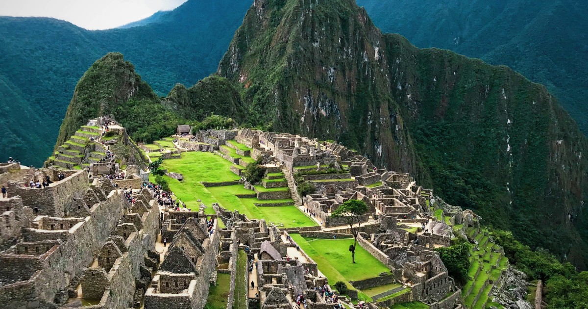 Peru protest strands hundreds of tourists near Machu Picchu