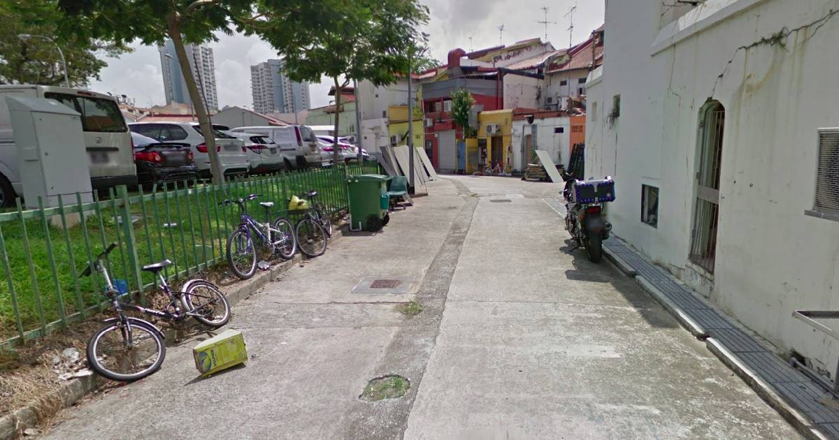Cleaner finds man 'sleeping' in Jalan Besar alley, learns he is dead