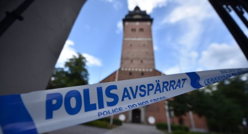 Thieves snatch Swedish royal jewels in daylight heist