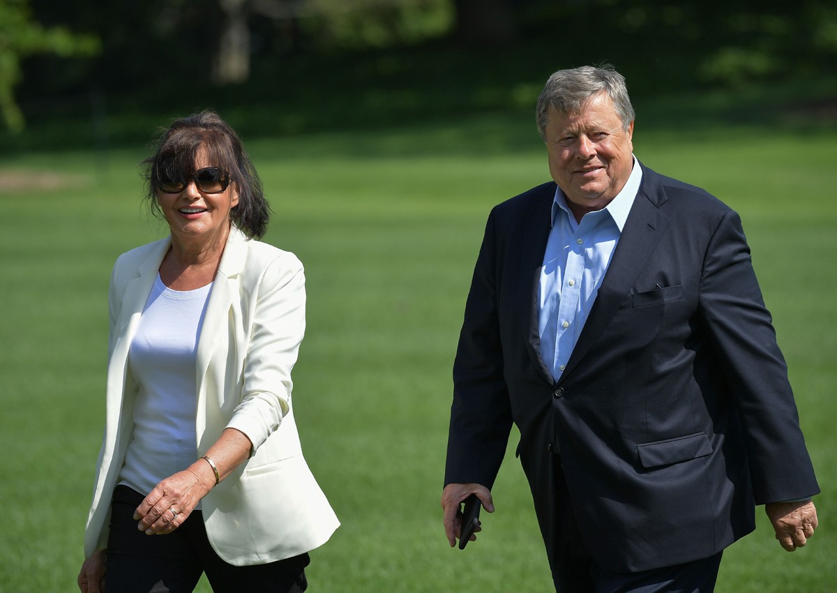 Melania's parents get US citizenship under programme slammed by Trump