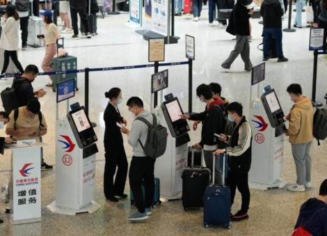 Flight cancellations and high fuel prices help keep Chinese close to home for May holidays