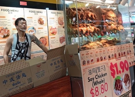 $1.90 chicken rice stall in AMK 'no plans to raise prices', says customers mostly elderly