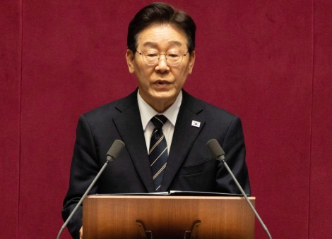 South Korea's Lee urges US visa reforms, raises defence role in talks with senators