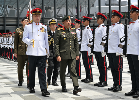 Malaysia armed forces chief in Singapore for introductory visit