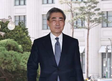 Taking Bank of Korea helm, crisis-era veteran pursues ambitious won overhaul